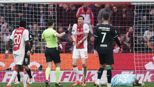 Ajax mist naast Baas ook Weghorst in de Klassieker