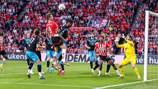 EREDIVISIE | PEC Zwolle wint in eigen huis