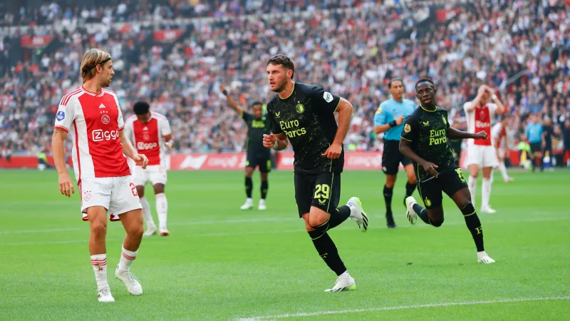HISTORIE | Feyenoord vernedert Ajax in eigen stadion
