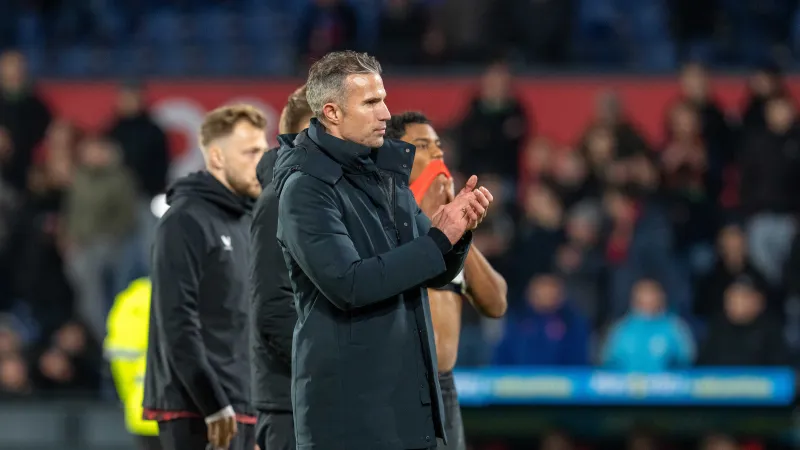 Van Persie verwacht te blijven: 'Daar ga ik heel erg vanuit'