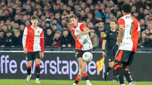 Dit viel ons op; Feyenoord start met 'droommiddenveld', buitenspelers maken opnieuw geen verschil
