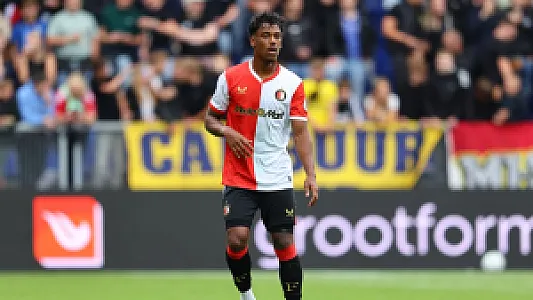 OFFICIEEL | Slory verlengt contract en maakt op huurbasis de overstap naar Go Ahead Eagles