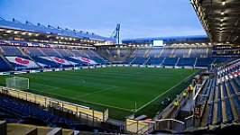'SC Heerenveen - Feyenoord lijkt door te kunnen gaan, veld is sneeuwvrij'