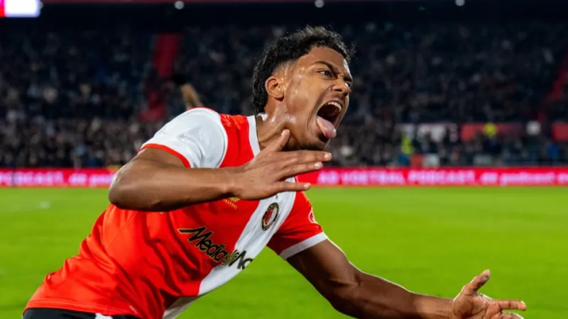 Slory: 'Daar staat de Kuip bekend om en in Deventer is dat niet anders'