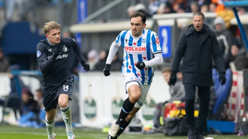 STAND | Feyenoord zie PSV uitlopen en Ajax inlopen