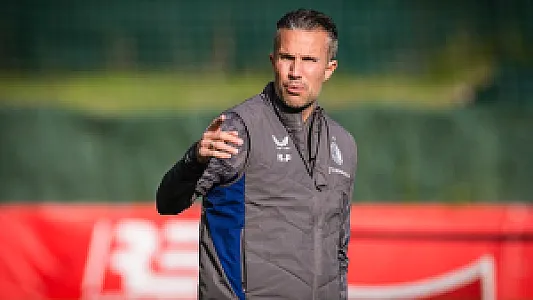 Van Persie over mogelijke versterkingen: 'Die posities volgen we ook met extra aandacht'