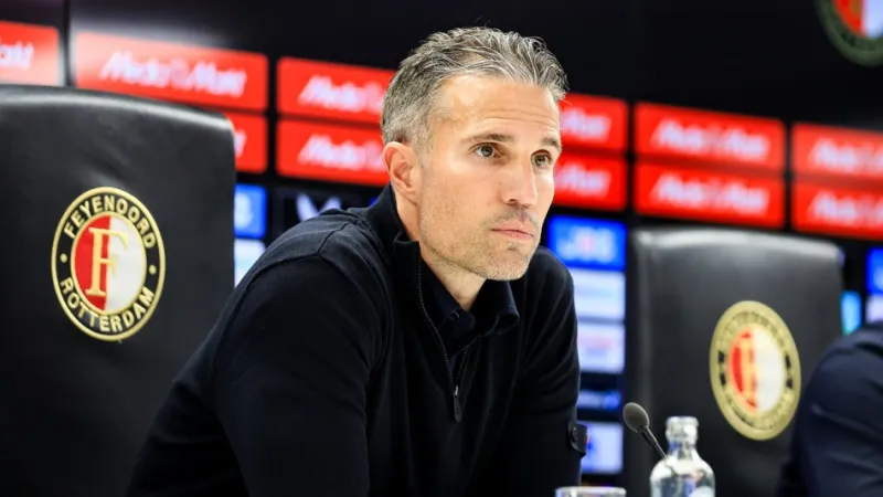 'Het zou best kunnen dat trainer Van Persie inhoudelijk geweldig is, maar de mens Van Persie is volledig ongeschikt'
