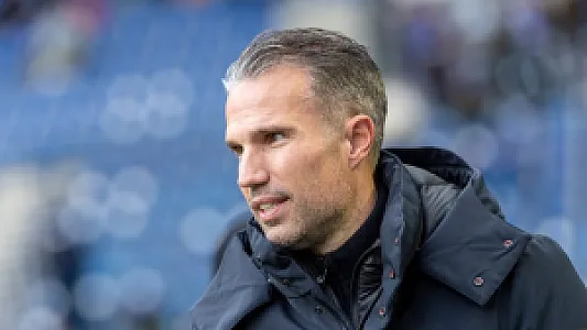 OPSTELLING | Van Persie geeft basisplaats aan nieuweling Deijl