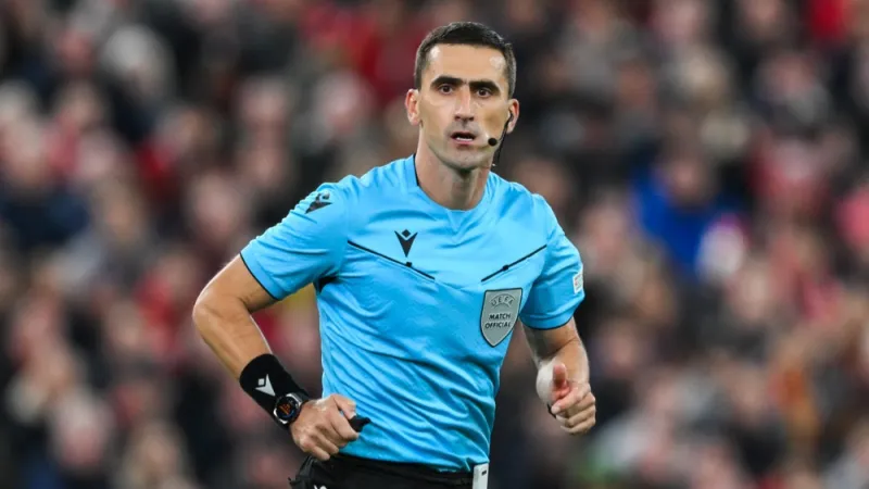 Nikola Dabanović fluit wedstrijd tussen Real Betis en Feyenoord