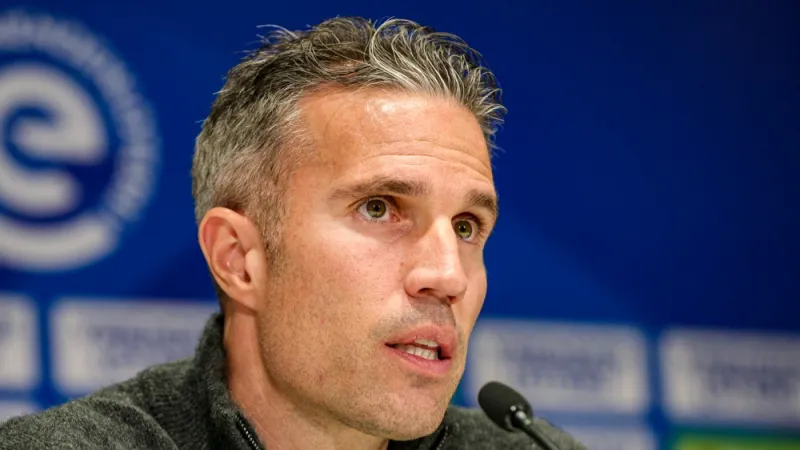 Bischop: 'Er zijn nog geen signalen dat Feyenoord gaat breken met Van Persie'
