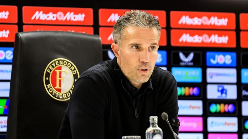 Van Persie over komst Sterling: 'Ik denk dat niemand het had verwacht'