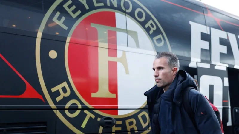 Vermoedelijke opstelling: 'Van Persie lijkt basisplaats te geven aan Hwang'