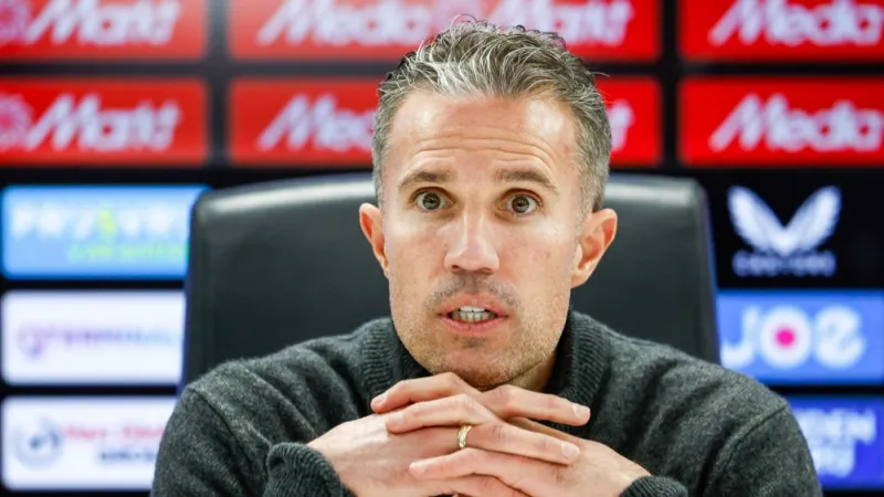 Van Persie geeft blessure update: 'Uiteraard zullen er testen volgen'