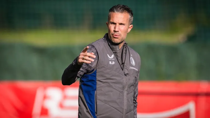 Vermoedelijke opstelling: 'Van Persie lijkt te kiezen voor Sliti'