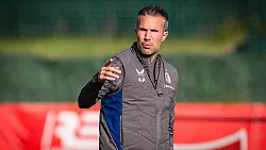 Vermoedelijke opstelling: 'Van Persie lijkt te kiezen voor Sliti'
