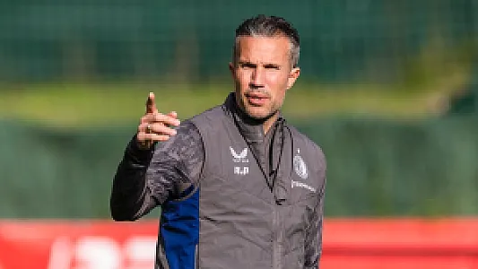 Van Persie komt met korte update over uitvallen van Ahmedhodžić en Bos