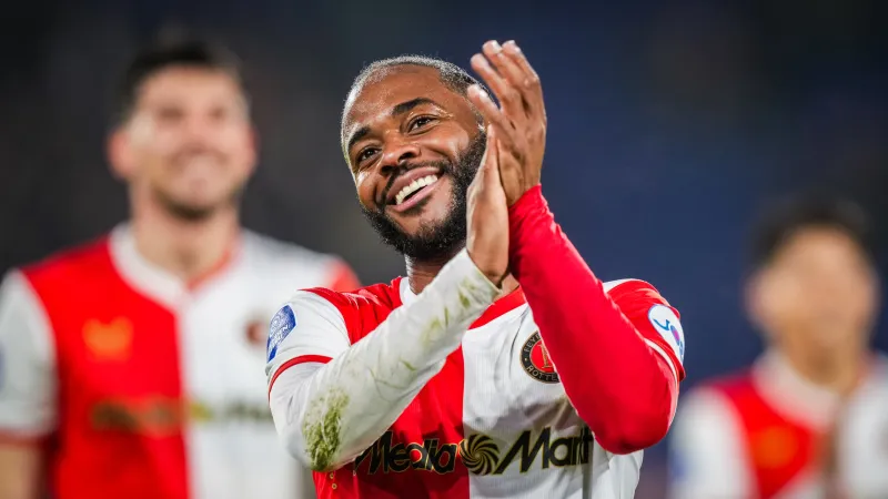 De kranten | Feyenoord viert debuut Raheem Sterling met kleine zege op dapper Telstar