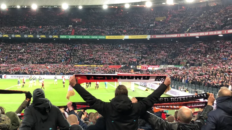 Legioen geeft gehoor aan steunbetuiging voor Feyenoordsupporter Luca (14)