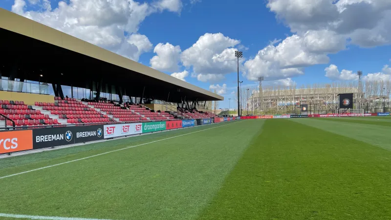'Feyenoord hoopt doelman eerste profcontract te laten tekenen'