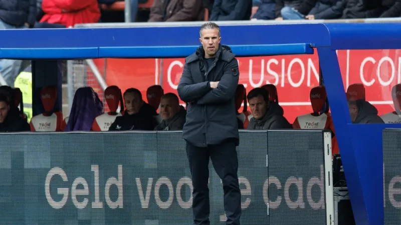 Van Persie komt met update over Nieuwkoop, Smal, Sauer, Read en Jeng