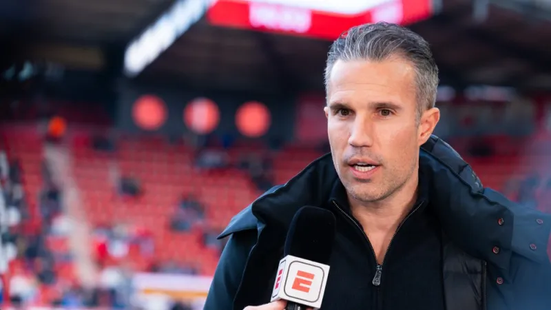 Van Persie: 'Daarin maakt hij mooie stappen en kan hij nu om en nabij een helft spelen'