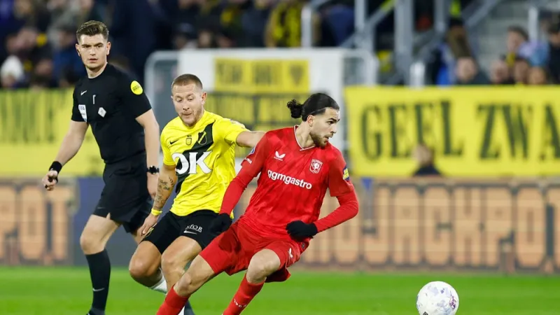 EREDIVISIE | AZ wint met ruime cijfers van Heracles Almelo