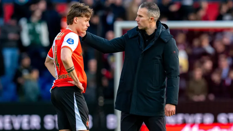 'Robin van Persie blijft! Nu geen gezeik meer'