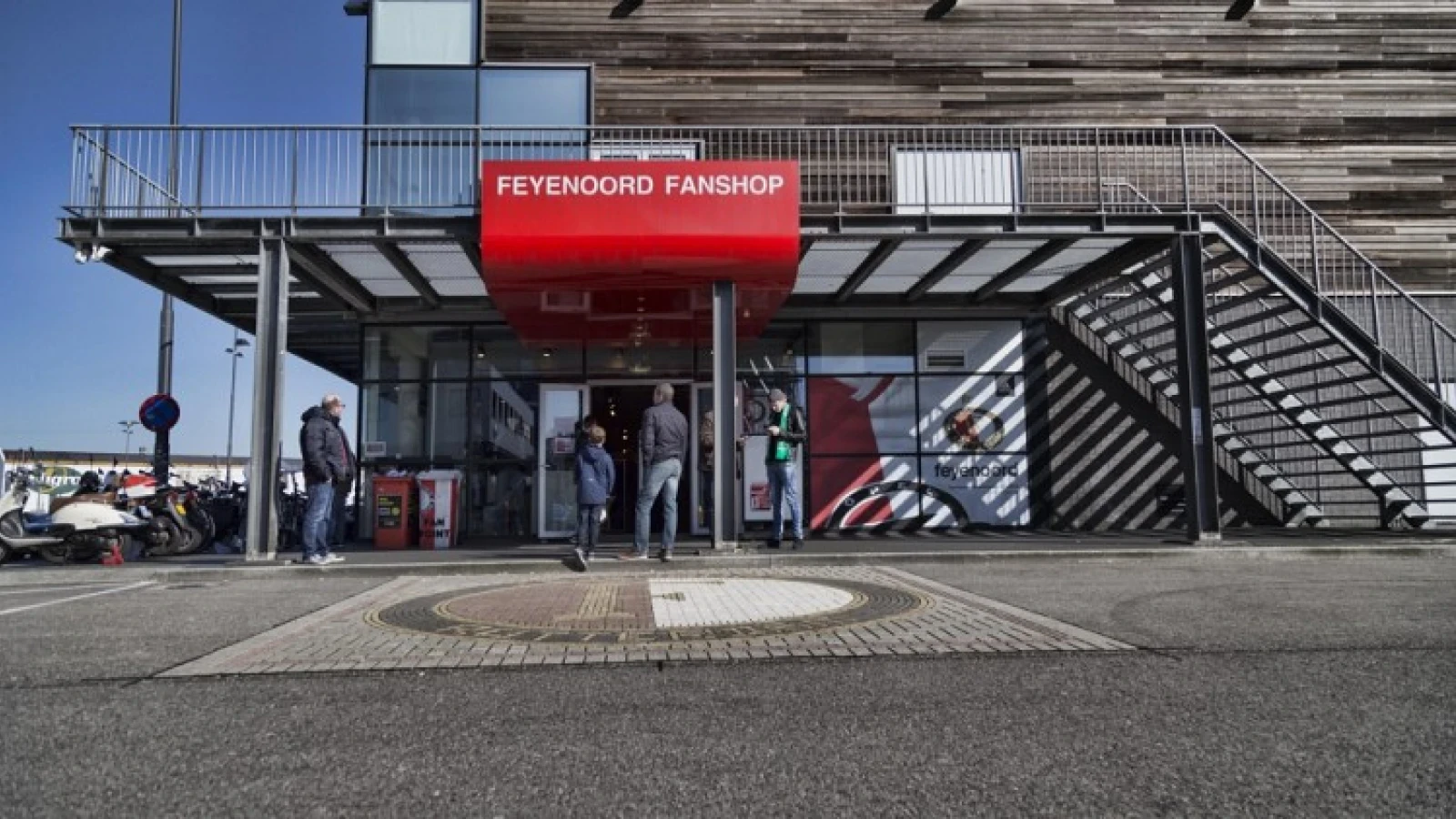 FOTO | Minischaaltje ligt al klaar in Feyenoord-fanshop