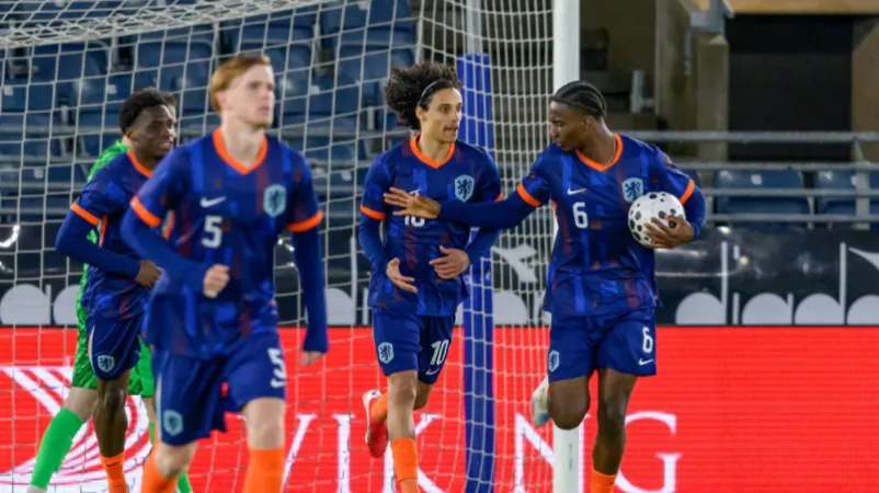 INTERLANDPERIODE | Jong Oranje dreigt ondanks goals Zechiël kwalificatie EK mis te lopen