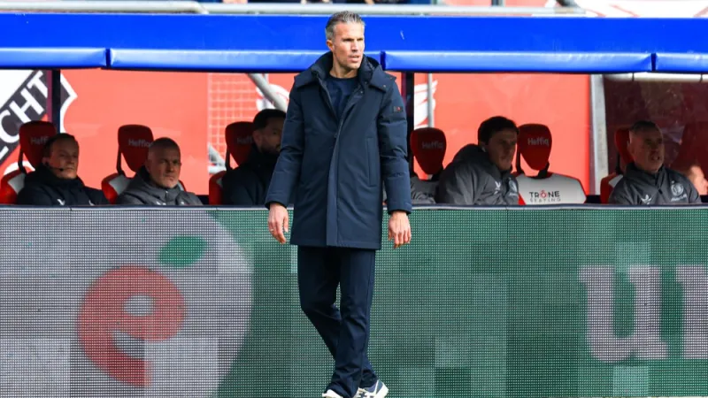 Vermoedelijke opstelling: 'Van Persie kiest opnieuw voor Sterling'