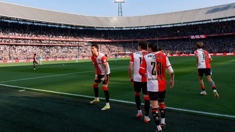 Praat mee | Zou plek twee een geslaagd seizoen zijn voor Feyenoord?