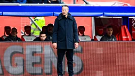 OPSTELLING | Van Persie kiest opnieuw voor Sterling, ook basisplaats voor Borges