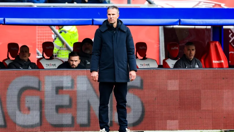 Van Persie over Moder: 'Die is voor morgen niet beschikbaar, en waarschijnlijk ook niet de rest van het seizoen'