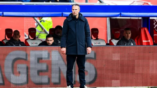 Van Persie over Moder: 'Die is voor morgen niet beschikbaar, en waarschijnlijk ook niet de rest van het seizoen'