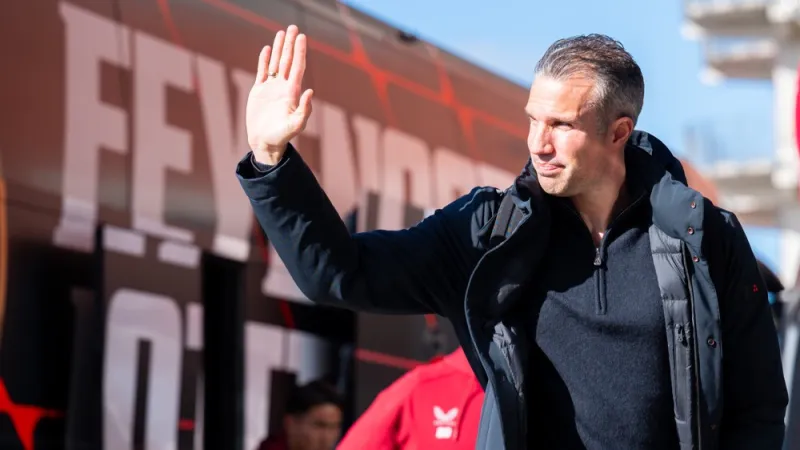 Vermoedelijke opstelling: 'Van Persie kiest voor Sterling'