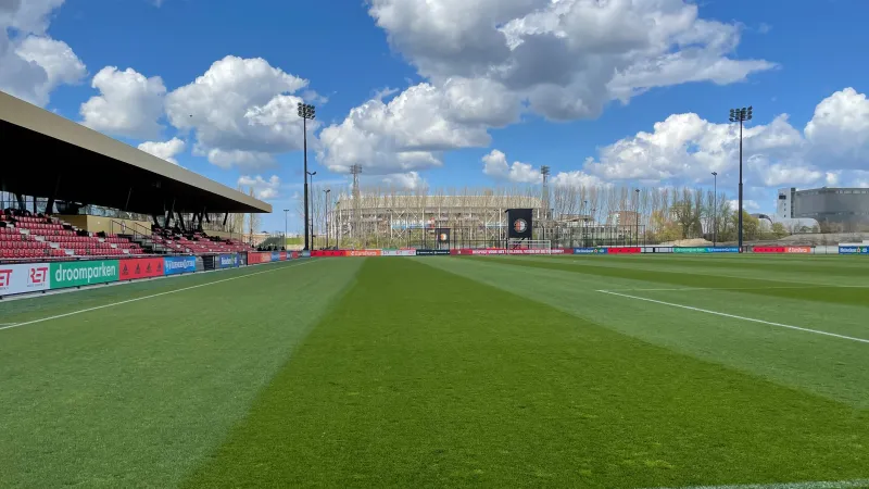Feyenoord O21 scoort twee keer in blessuretijd en wint ruim van FC Twente/Heracles O21