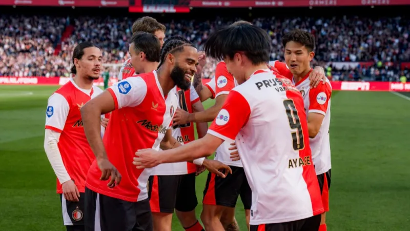 STAND | Feyenoord doet goede zaken in strijd om plek twee