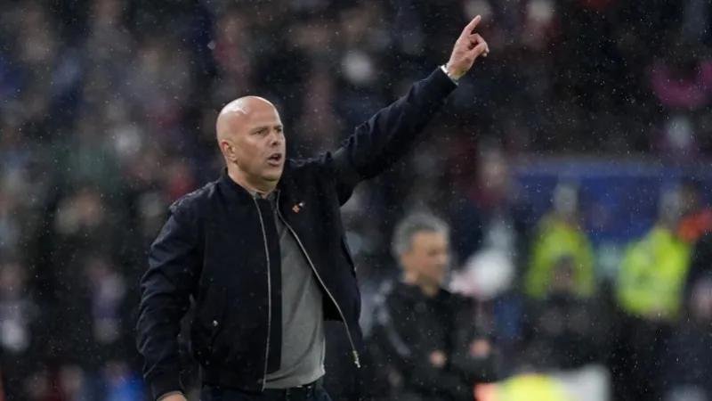 'Mogelijke ruil met Liverpool; Slot wil oud-collega toevoegen aan staf'