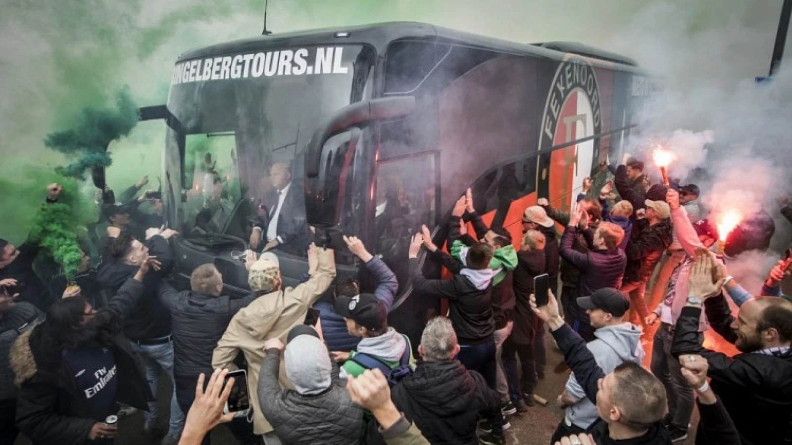 LIVE | Feyenoord landskampioen| Daar komt de schaal aan!
