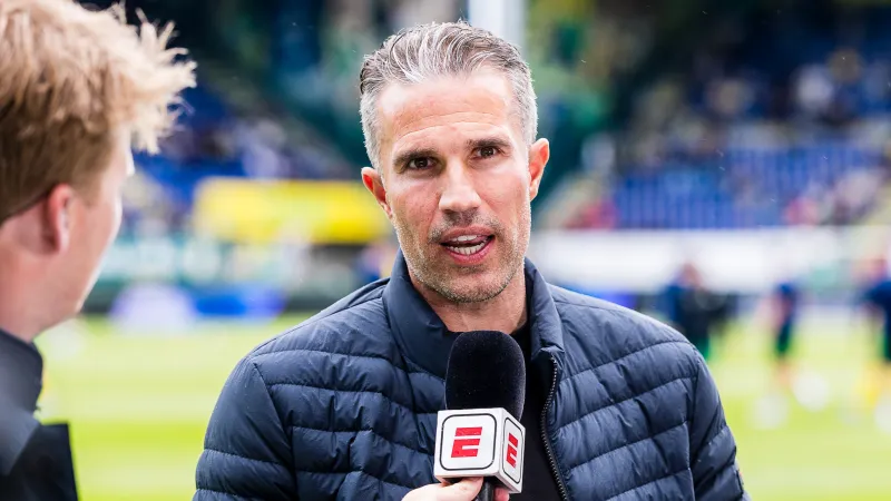 Journalist zet twijfels bij aanblijven Van Persie