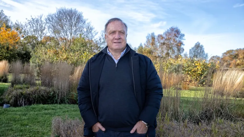Dick Advocaat officieel terug als bondscoach Curaçao