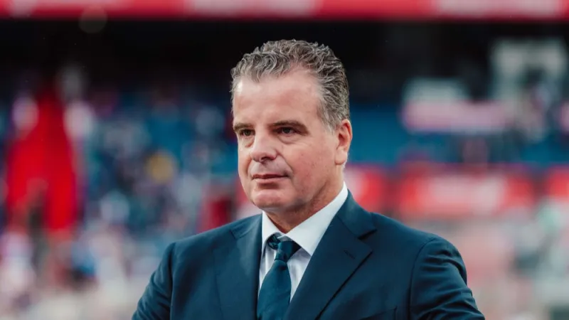 Te Kloese lijkt vertrek van assistent te bevestigen: 'Die gaat ook niet zomaar naar het buitenland om te gaan werken'