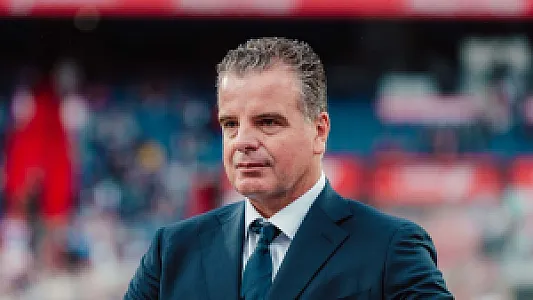 Te Kloese lijkt vertrek van assistent te bevestigen: 'Die gaat ook niet zomaar naar het buitenland om te gaan werken'