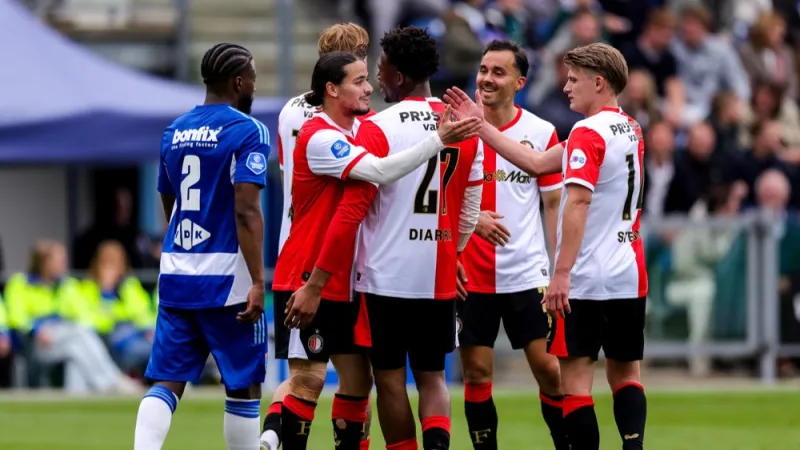 Feyenoord sluit seizoen af met winst op PEC Zwolle