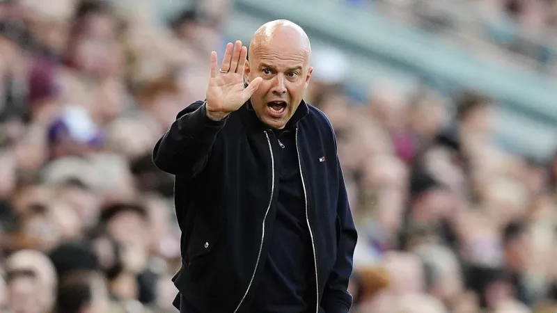 Liverpool FC bevestigt: Arne Slot en club per direct uit elkaar