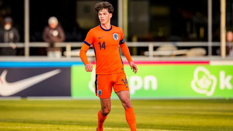 OFFICIEEL | Contractverlening voor talentvolle centrale verdediger Roovers