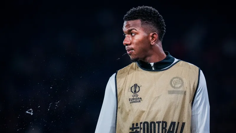 Feyenoorders kritisch op transferbeleid na definitief vertrek Mitchell