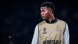 Feyenoorders kritisch op transferbeleid na definitief vertrek Mitchell