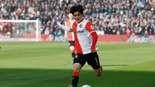 Hwang krijgt basisplaats en uur speeltijd vlak voor WK‑aftrap bij winnend Zuid-Korea