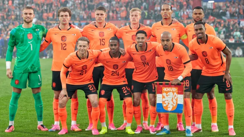 PraatMee | WK bijna van start, wie wordt er wereldkampioen en hoe gaan de Feyenoorders het doen?